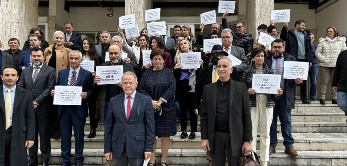 Αγρίνιο: Πικετοφορία πριν την γενική συνέλευση από τους δικηγόρους για το Εφετείο (εικόνες & βίντεο)