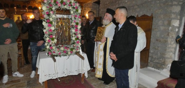 Καλύβια: Με θρησκευτική κατάνυξη η λιτάνευση της Ιεράς Εικόνας του πολιούχου Αγίου Νικολάου (εικόνες)