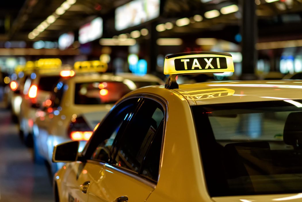 Ανεκδοτάρα με ταξιτζή: Η τσίτσιδη γυναικάρα και η κούρσα