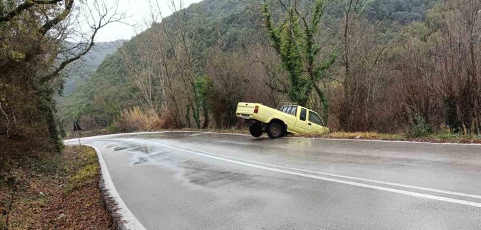 Αγρινίου – Καρπενησίου: Εκτροπή αγροτικού στο 14ο χλμ. – Σε κατάσταση σοκ ο οδηγός (φωτογραφία)