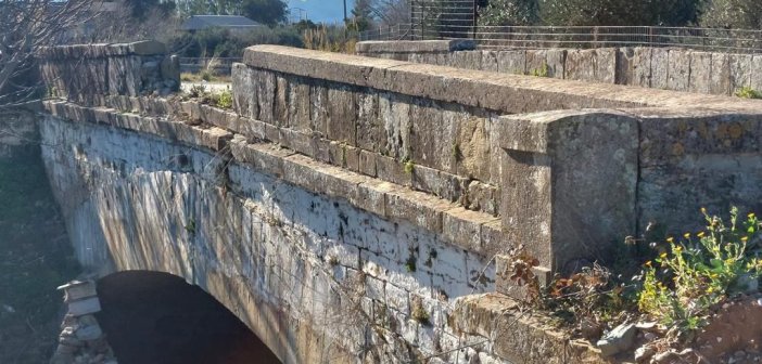 Αγρίνιο – Ερμίτσα: Το πετρόκτιστο γεφύρι από τον καιρό του Τρικούπη (εικόνες)