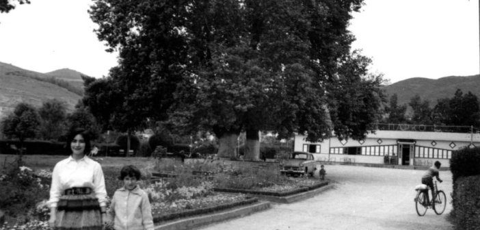 “Βόλτα” στο πάρκο του Αγρινίου το 1960
