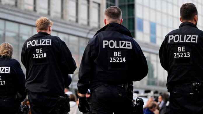 Γερμανία: Εκατοντάδες αστυνομικοί συνδέονται με ακροδεξιές δράσεις