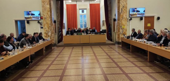 Αγρίνιο: Συνεδριάζει το δημοτικό συμβούλιο (Δείτε live)